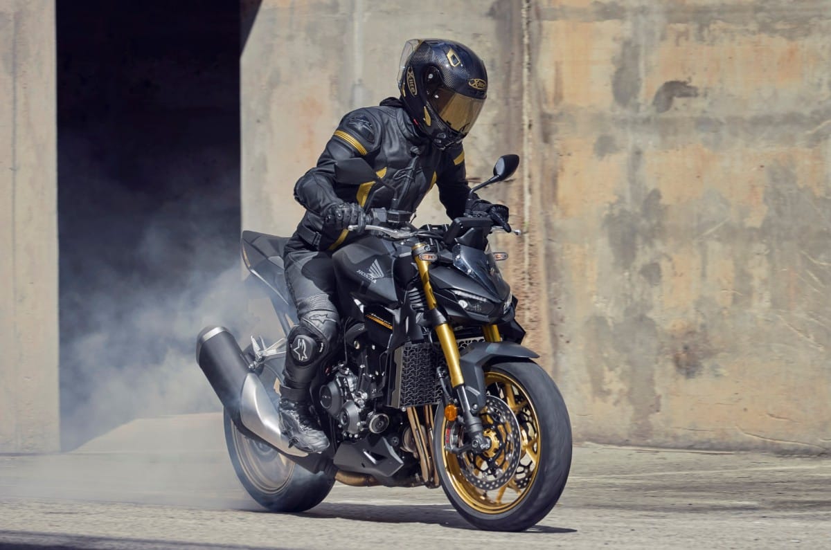 At 809mm, the seat height isn't as tall as the European hypernakeds, but the 135mm ground clearance is a little worrying in our Indian context.